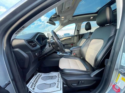 Used 2022 Ford Escape Titanium w/ Titanium Elite Package image 18