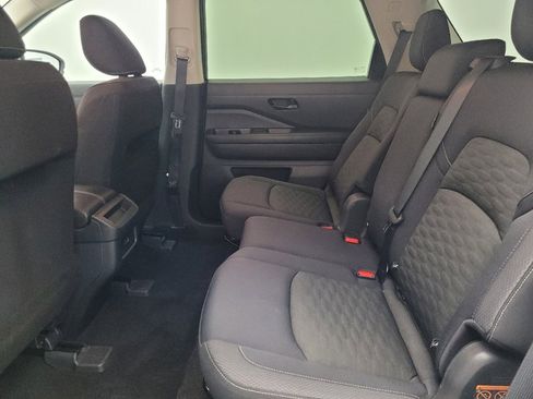 Used 2023 Nissan Pathfinder S image 18