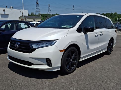 Used 2023 Honda Odyssey Sport image 2