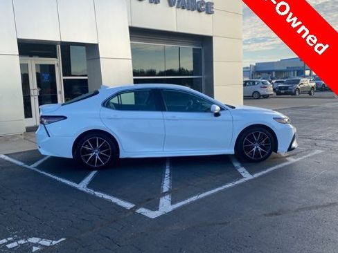 Used 2024 Toyota Camry SE image 14