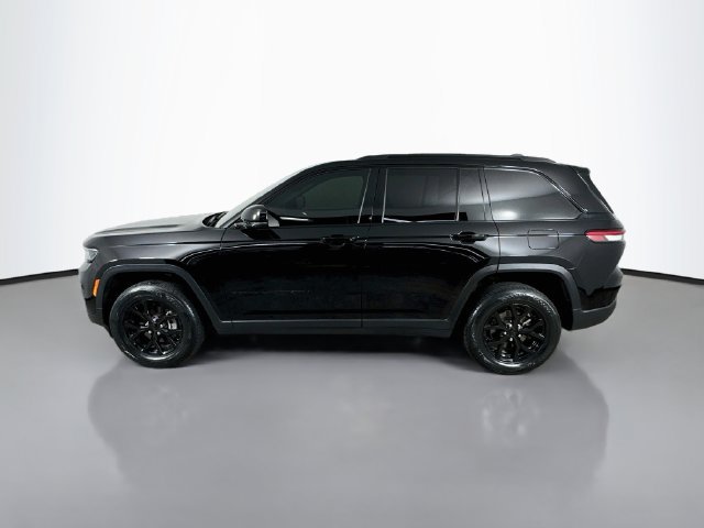 Used 2024 Jeep Grand Cherokee Altitude AWD/4WD image 11
