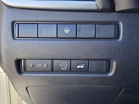 Used 2023 Nissan Rogue SL w/ SL Premium Package image 19