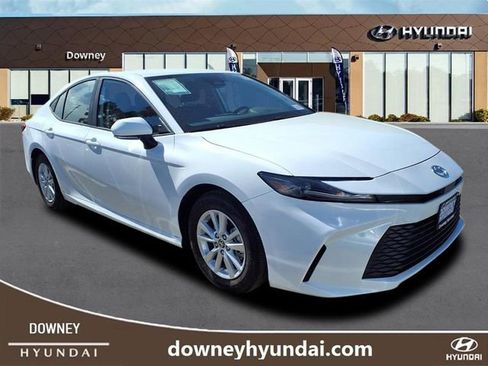 Used 2025 Toyota Camry LE image 2