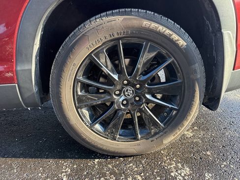 Used 2019 Toyota Highlander SE image 40