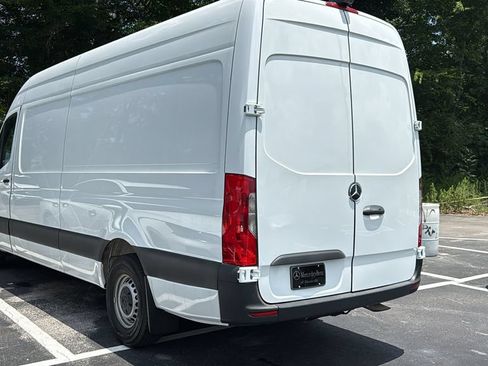 Used 2023 Mercedes-Benz Sprinter 2500 image 4