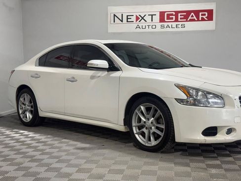 Used 2010 Nissan Maxima 3.5 SV w/ Cold Pkg FWD image 2