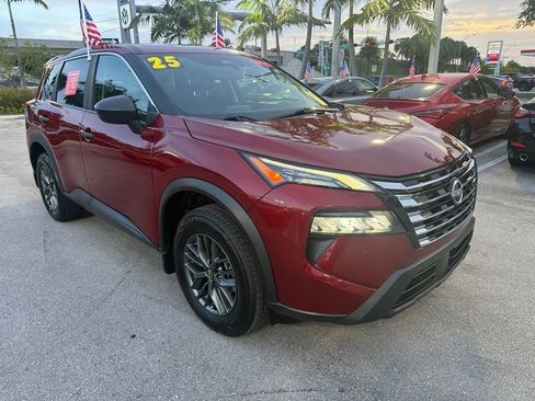 Used 2025 Nissan Rogue S FWD image 1