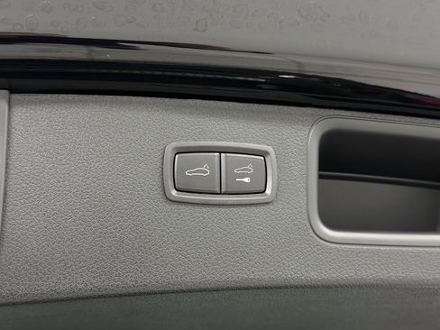 Certified 2025 Porsche Macan AWD/4WD image 62