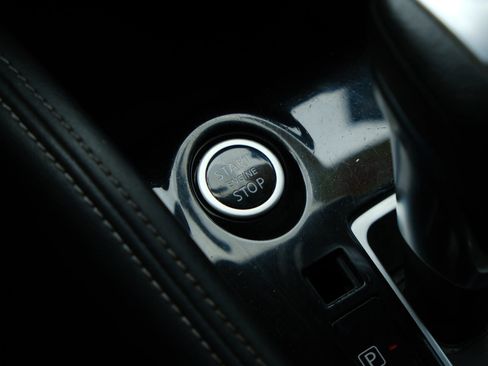 Used 2019 Nissan Kicks SV FWD image 25