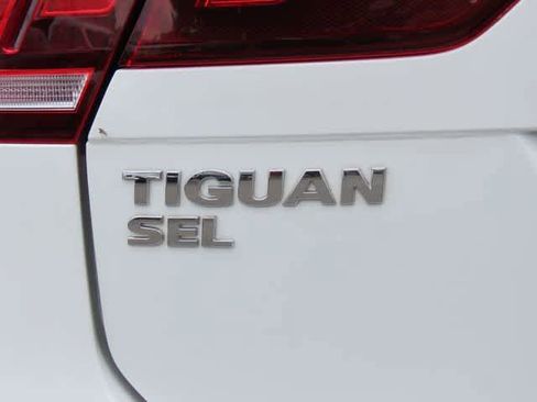 Used 2021 Volkswagen Tiguan SEL w/ 3rd Row Seat Package AWD/4WD image 7