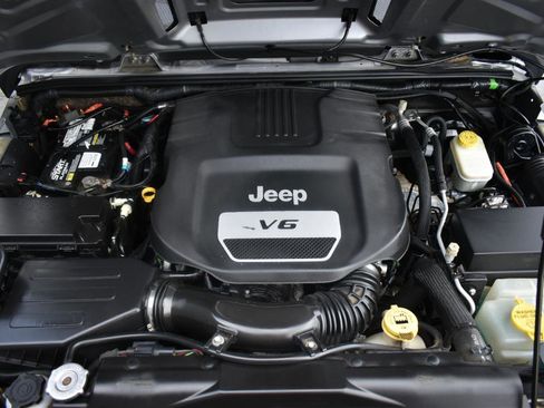 Used 2016 Jeep Wrangler Unlimited Rubicon AWD/4WD image 56
