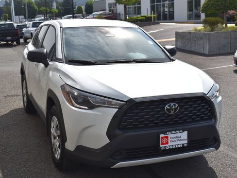 Certified 2024 Toyota Corolla Cross L AWD/4WD image 3