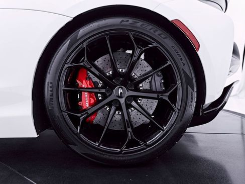 Used 2024 McLaren Artura RWD image 41