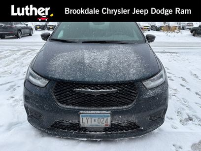 Used 2024 Chrysler Pacifica Premium