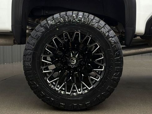 Used 2025 GMC Sierra 3500 Denali w/ Denali Reserve Package image 11