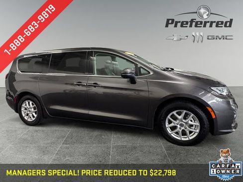 Used 2023 Chrysler Pacifica Touring-L FWD image 9