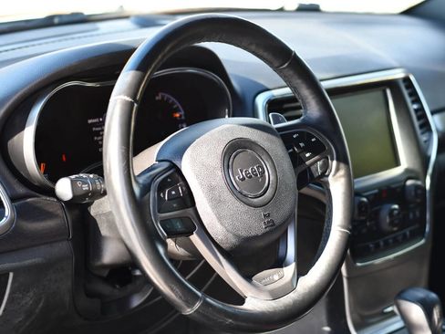 Used 2017 Jeep Grand Cherokee Altitude image 8