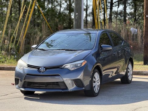 Used 2015 Toyota Corolla LE image 2