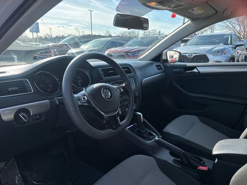 Used 2017 Volkswagen Jetta S image 13