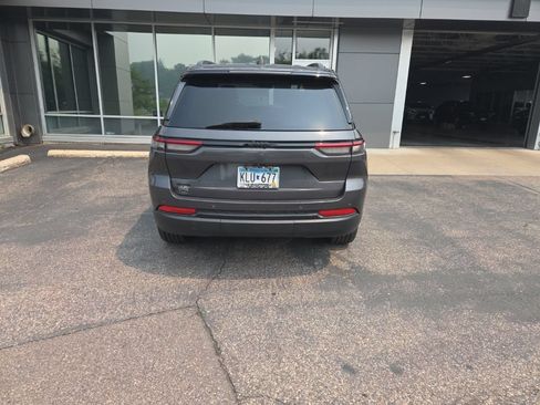 Used 2023 Jeep Grand Cherokee Altitude AWD/4WD image 18