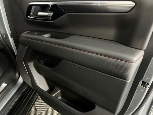 Used 2025 Chevrolet Tahoe RST image 34