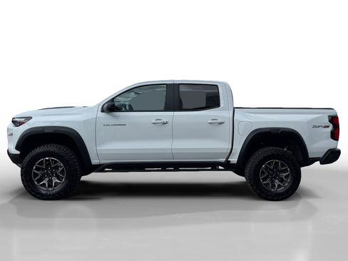 Used 2024 Chevrolet Colorado ZR2 w/ Technology Package AWD/4WD image 2
