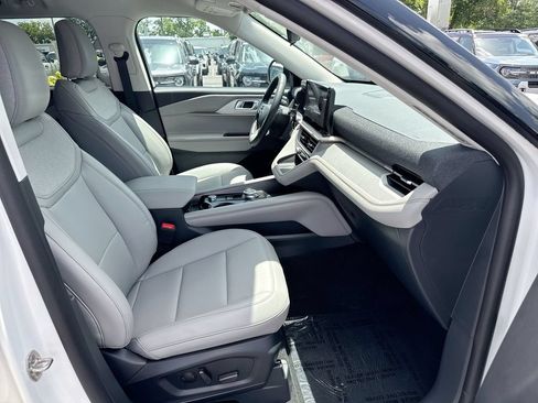 New 2026 Ford Explorer Active w/ Active Comfort Package AWD/4WD image 25