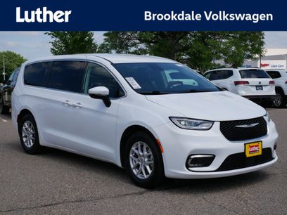 Used 2023 Chrysler Pacifica Touring-L