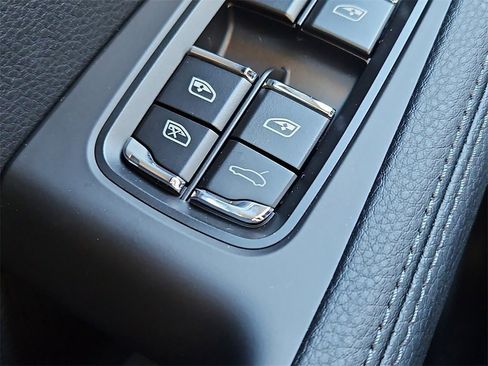 New 2026 Porsche Macan image 21