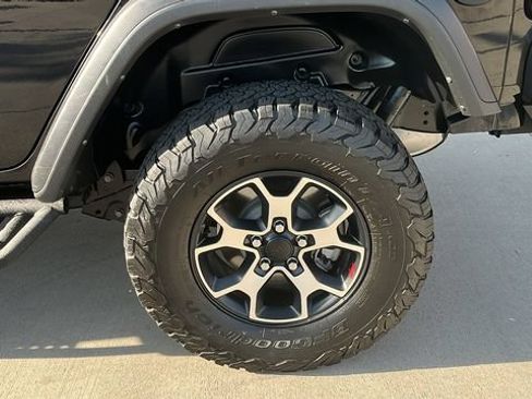 Used 2023 Jeep Wrangler Unlimited Rubicon w/ LED Lighting Group AWD/4WD image 21