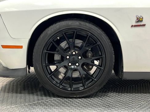 Used 2016 Dodge Challenger R/T Scat Pack RWD image 37