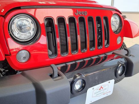 Used 2018 Jeep Wrangler Unlimited Sahara image 33