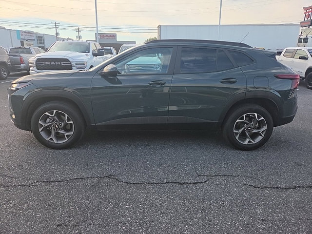 Used 2026 Chevrolet Trax LT FWD image 4