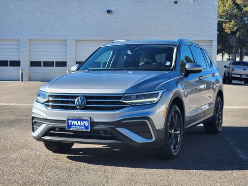 Certified 2024 Volkswagen Tiguan SE image 4