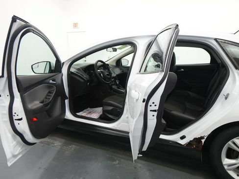 Used 2014 Ford Focus SE FWD image 17