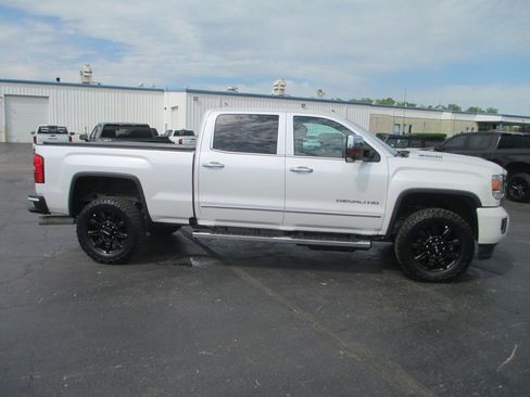 Used 2018 GMC Sierra 2500 Denali w/ Duramax Plus Package AWD/4WD image 6