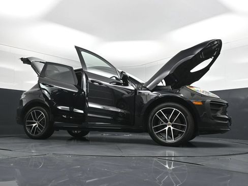 Certified 2025 Porsche Macan AWD/4WD image 36