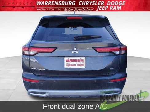 Used 2024 Mitsubishi Outlander SE AWD/4WD image 3