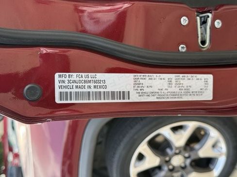 Used 2021 Jeep Compass Limited AWD/4WD image 34