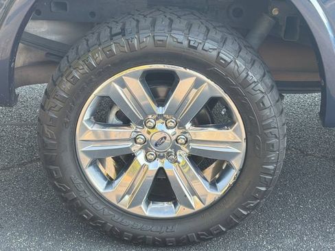 Used 2018 Ford F150 Lariat w/ Equipment Group 502A Luxury AWD/4WD image 19