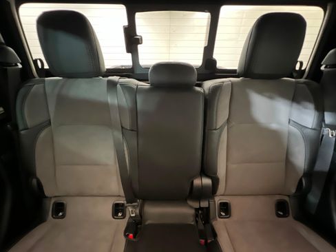 New 2025 Jeep Gladiator Sport AWD/4WD image 24