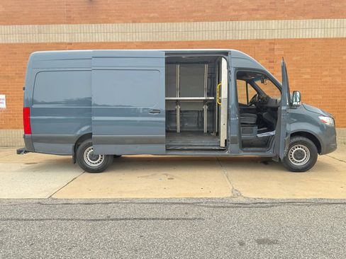 Used 2019 Mercedes-Benz Sprinter 170 image 12