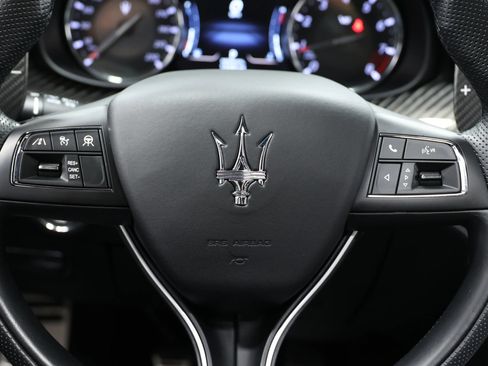 Used 2022 Maserati Quattroporte Trofeo RWD image 25