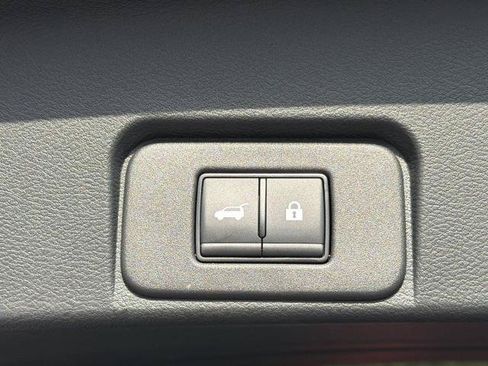 Certified 2025 Nissan Rogue Platinum w/ Platinum Premium Package FWD image 28