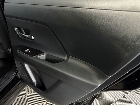 Used 2025 Nissan Kicks SV image 30