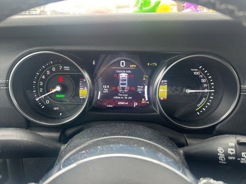 Used 2022 Jeep Wrangler Unlimited Sahara w/ Cold Weather Group image 10