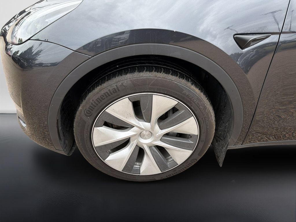 Used 2024 Tesla Model Y 2WD image 9