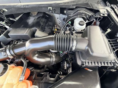 Used 2018 Ford F150 Lariat w/ Equipment Group 502A Luxury AWD/4WD image 11