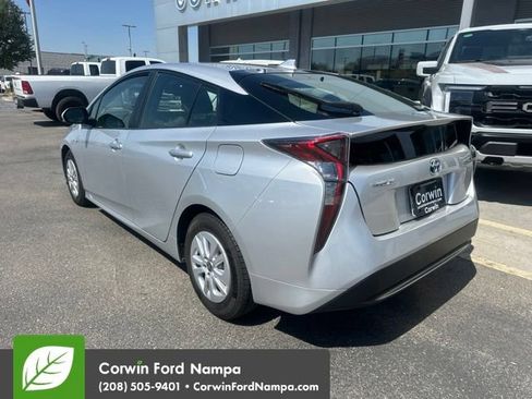Used 2017 Toyota Prius Two w/ Carpet Mat Package FWD image 5