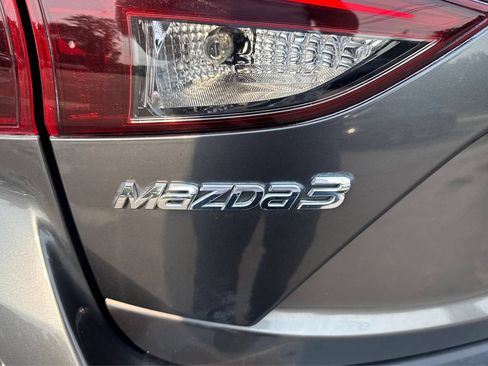 Used 2018 MAZDA MAZDA3 Sport FWD image 21
